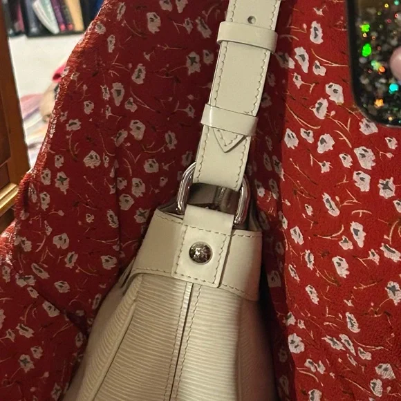 SOLD This is a gorgeous, authentic Louis Vuitton. Feel free to send offers. - Picture 16 of 16